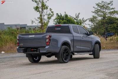 Isuzu D-Max V-RACING VZ01 Gloss Black & Matt Black