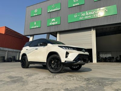 Toyota Fortuner V-RACING VZ01 Gloss Black & Matt Black