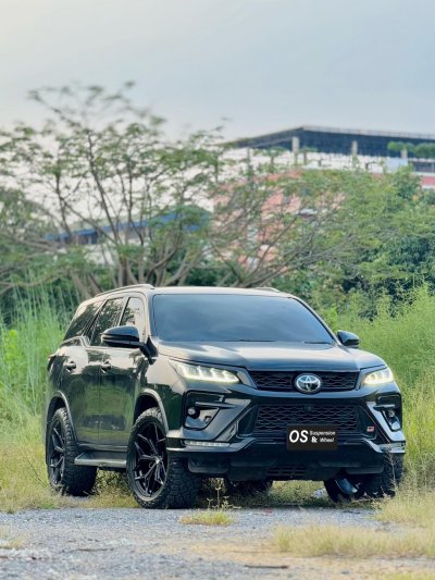 Toyota Fortuner V-RACING VZ01 Gloss Black & Matt Black