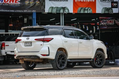 Toyota Fortuner V-RACING VZ01 Gloss Black & Matt Black