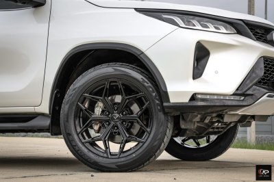 Toyota Fortuner V-RACING VZ01 Gloss Black & Matt Black