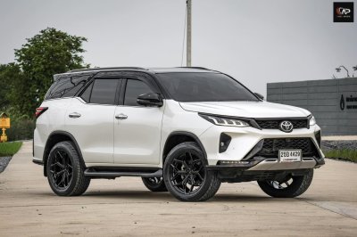 Toyota Fortuner V-RACING VZ01 Gloss Black & Matt Black