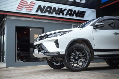 Toyota Fortuner  Mohawk WP953 Gloss Black & Matt Black