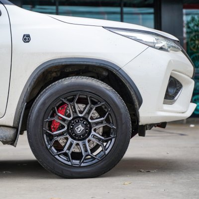 Toyota Fortuner  Mohawk WP953 Gloss Black & Matt Black