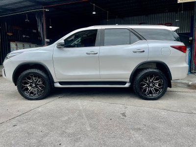 Toyota Fortuner  Mohawk WP953 Gloss Black & Matt Black