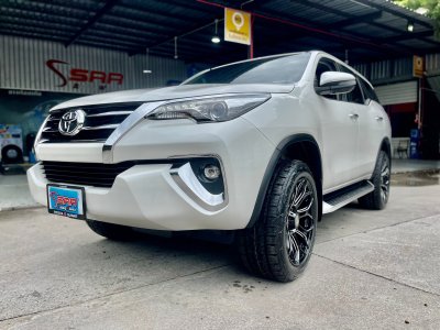 Toyota Fortuner  Mohawk WP953 Gloss Black & Matt Black