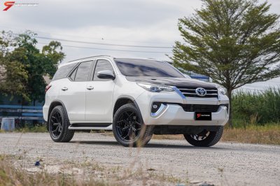 Toyota Fortuner V-RACING VZ01 Gloss Black & Matt Black