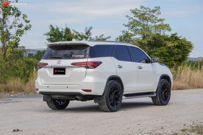 Toyota Fortuner V-RACING VZ01 Gloss Black & Matt Black