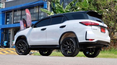 Toyota Fortuner  Mohawk WP953 Gloss Black & Matt Black