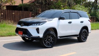 Toyota Fortuner  Mohawk WP953 Gloss Black & Matt Black