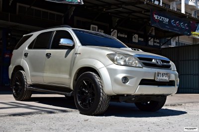 Toyota Fortuner V-RACING VZ01 Gloss Black & Matt Black