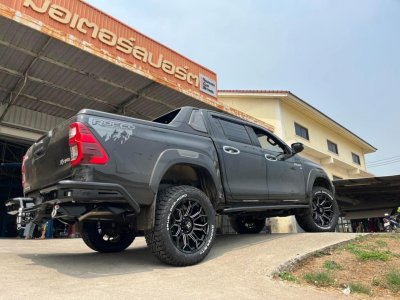 Toyota Revo Mohawk WP953 Gloss Black & Matt Black