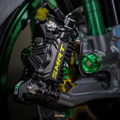 XMAX 300 GREEN EDITION | จัดเต็มกับระบบเบรก SMRT