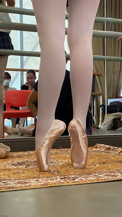 Fitting pointe shoes 2