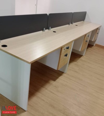 โต๊ะทำงาน พร้อมพาติชั่นกั้น