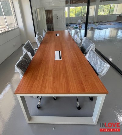 โต๊ะประชุมขาเหล็ก