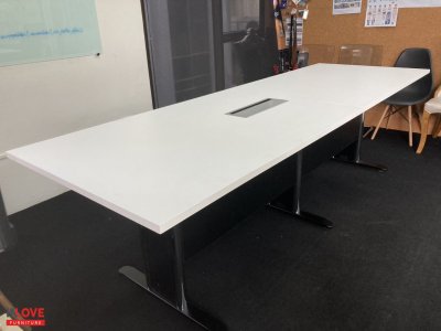 โต๊ะประชุมขาเหล็ก