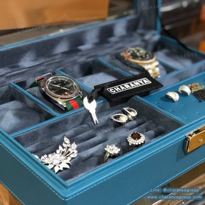 กล่องเครื่องประดับ กล่องนาฬิกา สีฟ้า มีช่องใส่แหวน และช่องใส่เครื่องประดับต่าง ๆ พร้อมกุญแจล็อค หรูหรา งานสวย เนื้องานดี ผลิตด้วยวัสดุเกรดดี เนื้องานสวย watch and jewelry Storage 