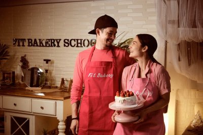 Valentine: Blushing Strawberry Cake