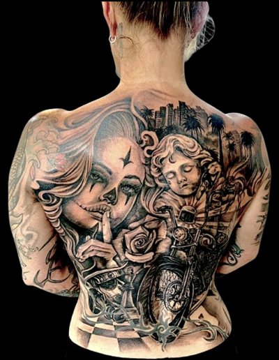 งานสักเต็มหลัง