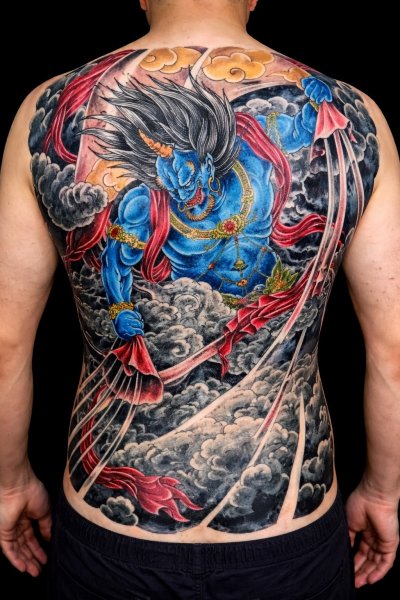 งานสักเต็มหลัง