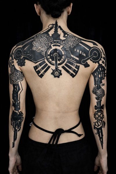 งานสักเต็มหลัง