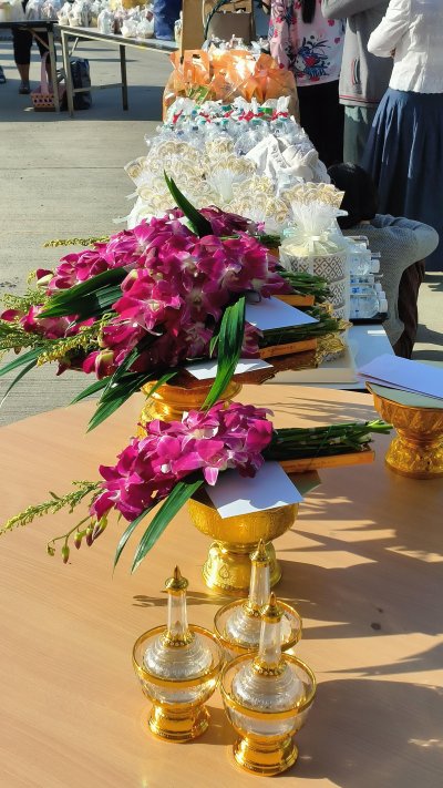 Cashew Make Merit and give alms to the monks 2026