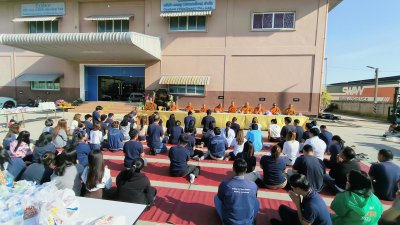 Cashew Make Merit and give alms to the monks 2026
