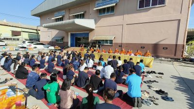 Cashew Make Merit and give alms to the monks 2026