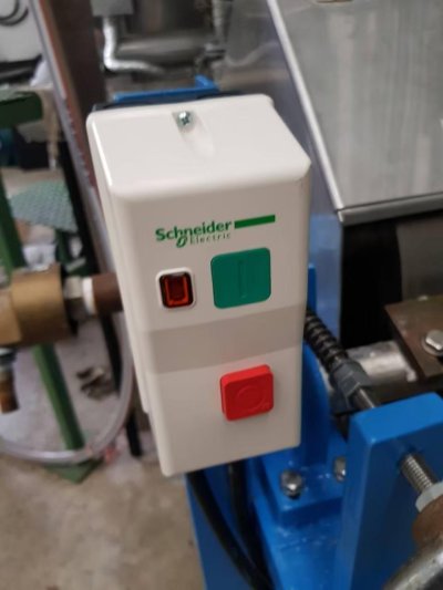 Flaker machine for wax