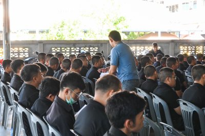 Students visit our factory