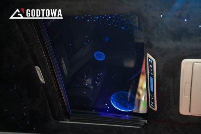 Godzilla New Galactic Roof เปลี่ยนซันรูฟธรรมดาให้เป็นท้องฟ้าจำลอง