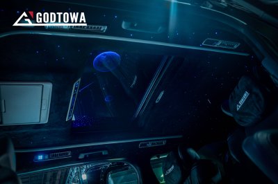 Godzilla New Galactic Roof เปลี่ยนซันรูฟธรรมดาให้เป็นท้องฟ้าจำลอง