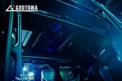 Godzilla New Galactic Roof เปลี่ยนซันรูฟธรรมดาให้เป็นท้องฟ้าจำลอง