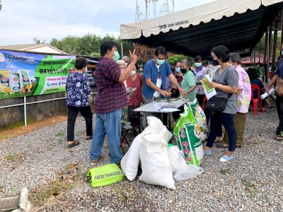 พบปะเกษตรกร และแนะนำผลิตภัณฑ์ของบริษัท