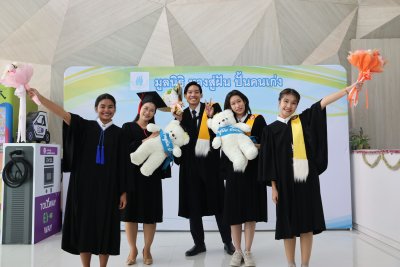 บัณฑิตที่สำเร็จการศึกษา ปีการศึกษา 2566 ร่วมถ่ายรูปจำนวน 5 คน (รอบสุดท้าย)