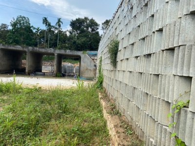 โครงการก่อสร้างกำแพงกันดินคลองห้วงมะไฟ อ.ท่าใหม่ จ.จันทบุรี