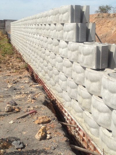ผลงานอีกงานของผู้ชำนาญการ ร่วมกับ CPS ใช้กำแพงกันดิน หน้างานที่ The Crystal ปราจีนบุรี