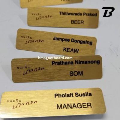 ป้ายชื่อพนักงาน สีทองเส้น 11