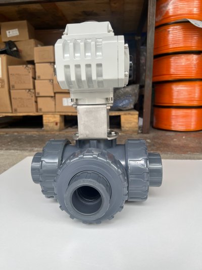 1 1/2” บอลวาล์ว 3 ทางUPVC ประกอบมอเตอร์วาล์ว 4-20mA 220Vac