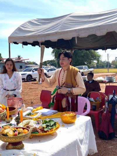 พิธีขึ้นเสาเอก-เสาโทบ้านลูกศิษย์