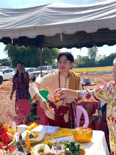 พิธีขึ้นเสาเอก-เสาโทบ้านลูกศิษย์