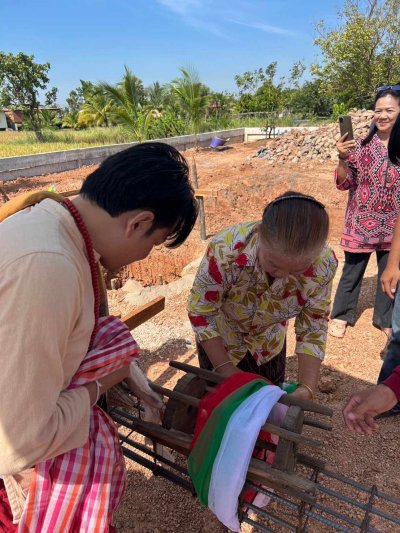 พิธีขึ้นเสาเอก-เสาโทบ้านลูกศิษย์
