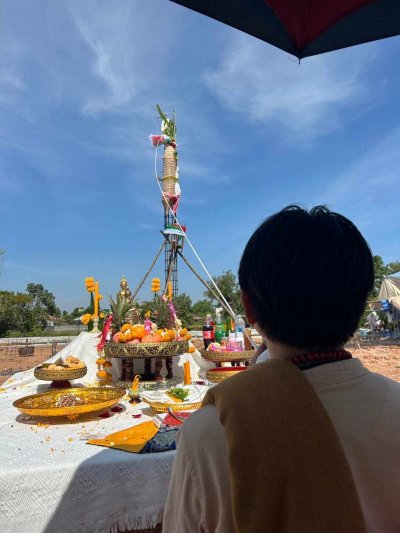 พิธีขึ้นเสาเอก-เสาโทบ้านลูกศิษย์