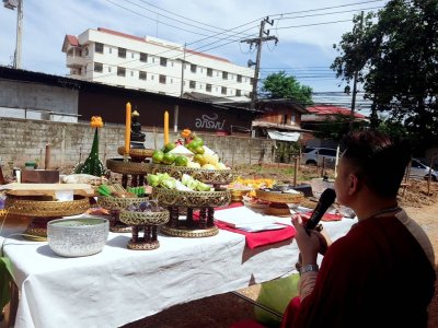 พิธีขึ้นเสาเอกสถานประกอบการ