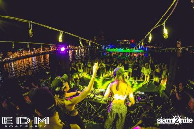 งานปาร์ตี้บนเรือ EDM BOAT PARTY