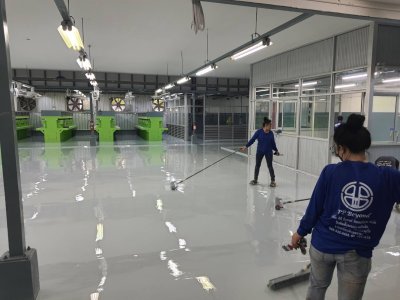 งานพื้น Epoxy self-leveling ที่สวย เงางาม ไร้รอยต่อ