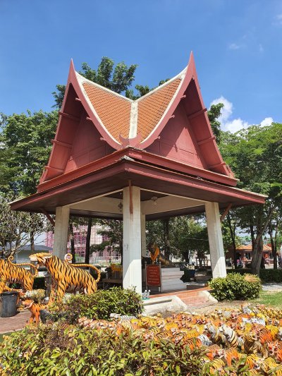 พุทธสถานเชิงท่า-หน้าโบสถ์ นนทบุรี