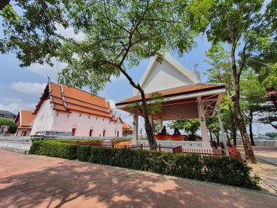 พุทธสถานเชิงท่า-หน้าโบสถ์ นนทบุรี