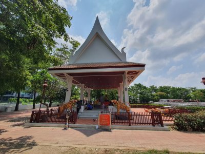 พุทธสถานเชิงท่า-หน้าโบสถ์ นนทบุรี